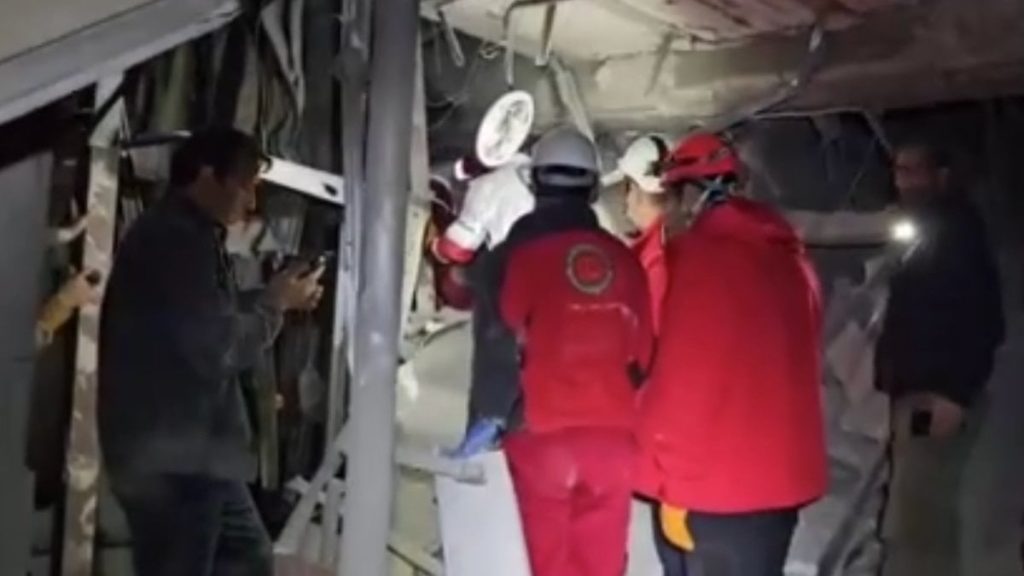 İran’ın Urmiye şehrindeki yerleşim bölgesine hava saldırısı düzenlendi