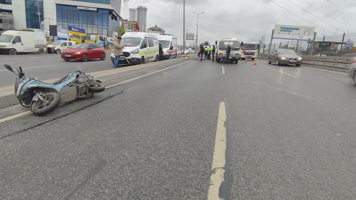 İstanbul’da kayganlaşan yolda düşen motosikletli öldü