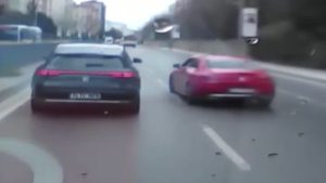 İstanbul’da trafik kavgası ortalığı savaş alanına çevirdi