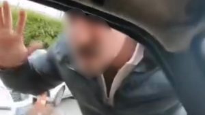 İzmir’de ailesinin yanında saldırıya uğradı