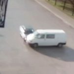 Karaman’da kavşakta kaza: 2 yaralı, çarpışma kamerada