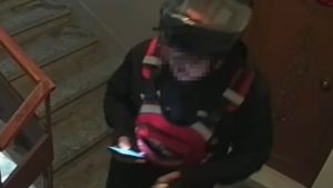 Kayseri’de sipariş getirdiği apartmana tuvaletini yaptı: O anlar güvenlik kamerasında