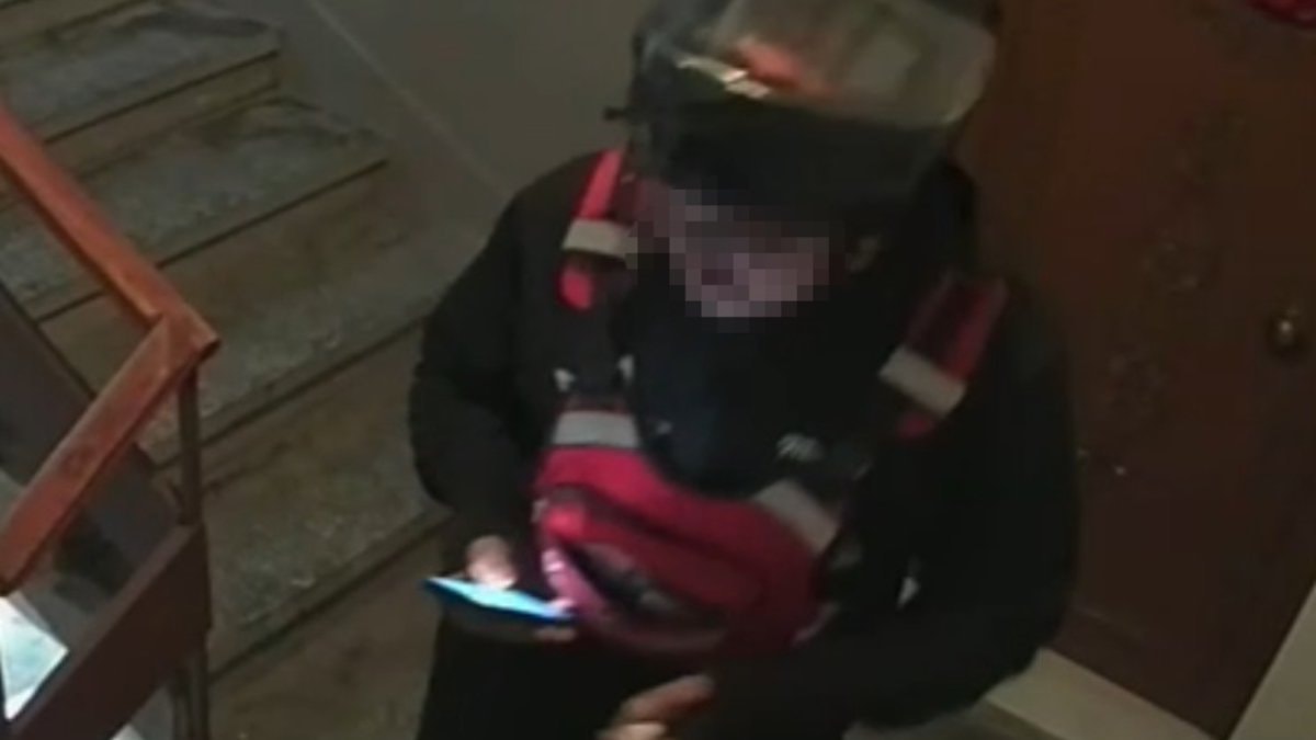 Kayseri’de sipariş getirdiği apartmana tuvaletini yaptı: O anlar güvenlik kamerasında