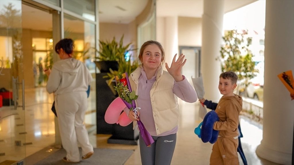 Marmaris tatil sezonunu İngiltere’den gelen turist grubuyla açtı