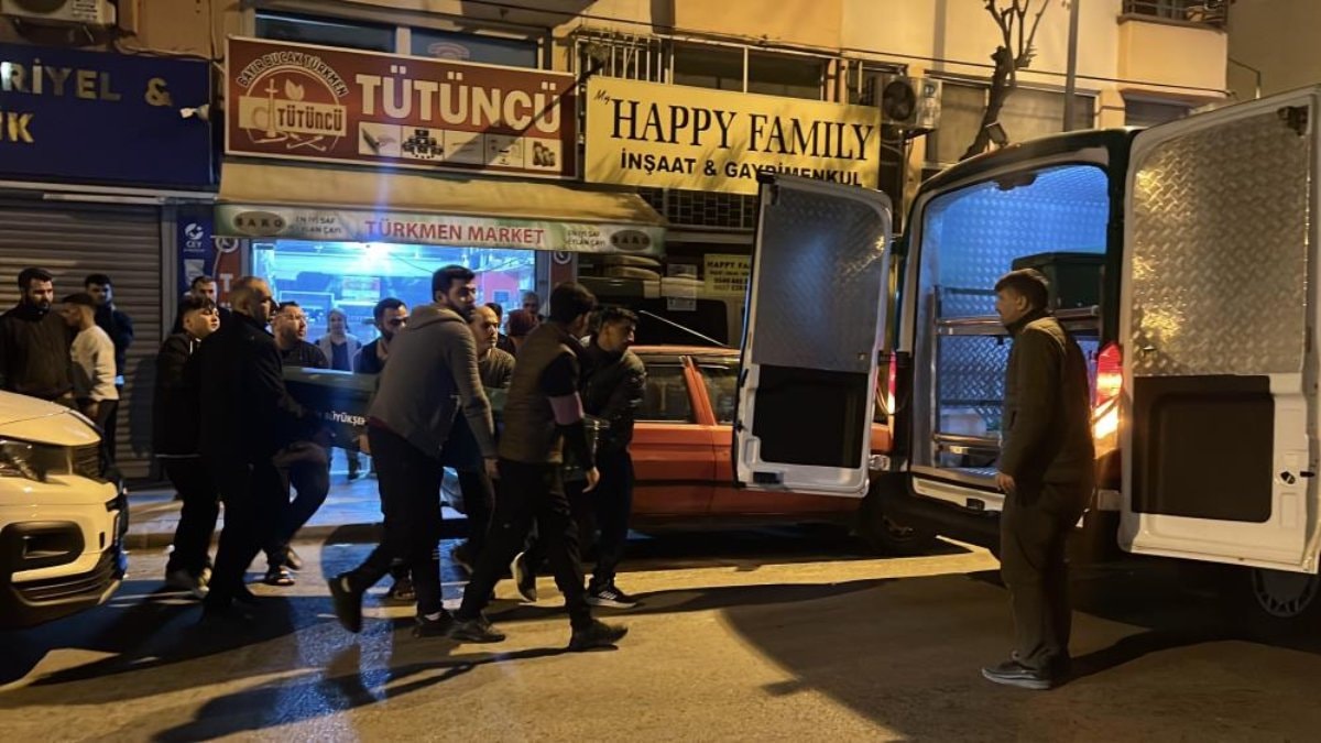 Mersin’de boşanma aşamasındaki eşinin bıçakladığı kadın öldü