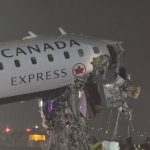 New York’taki havalimanında uçakla itfaiye aracı çarpıştı